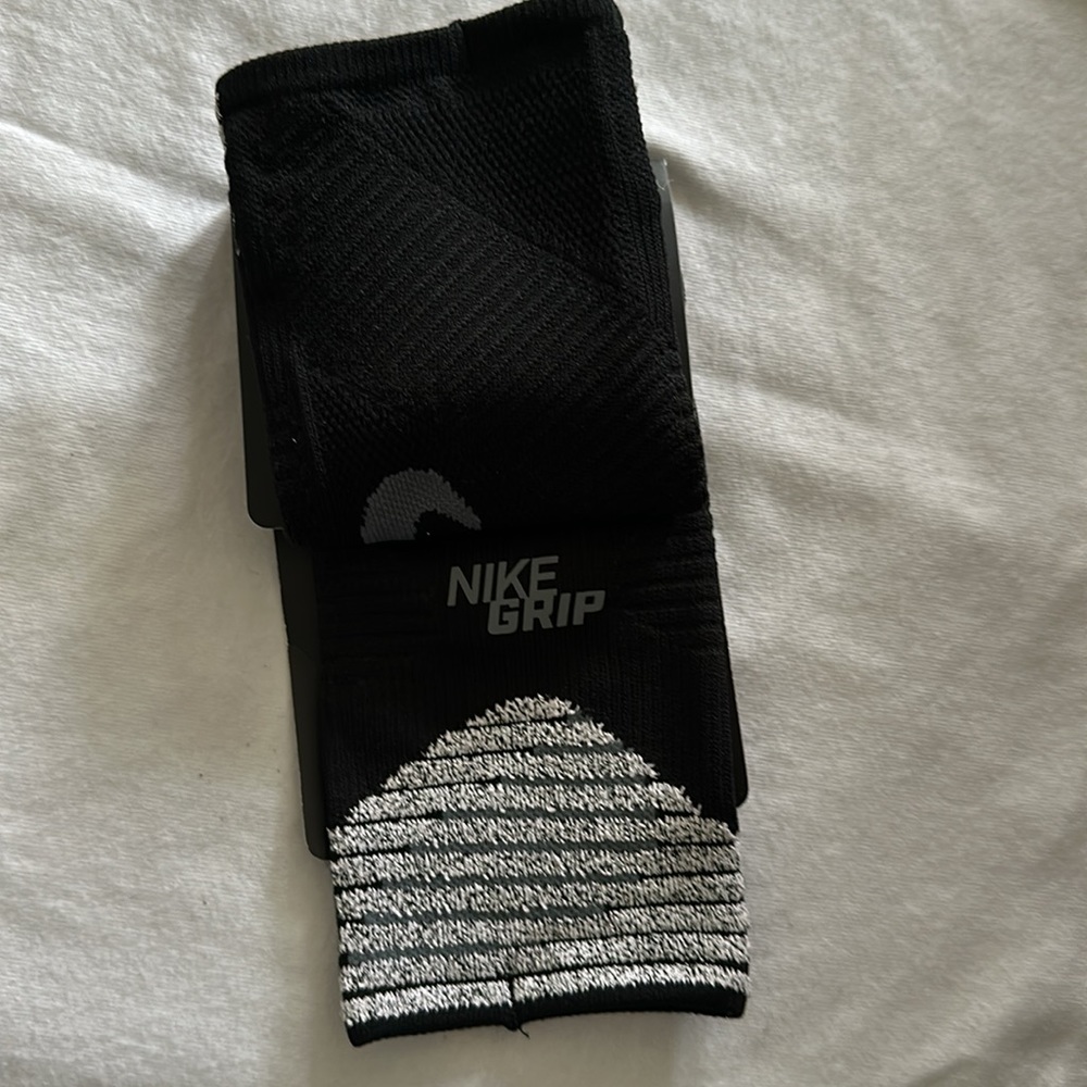 Nike grip studio stability women’s yoga anti slip socks 6-10 black new with tags - Picture 3 of 3